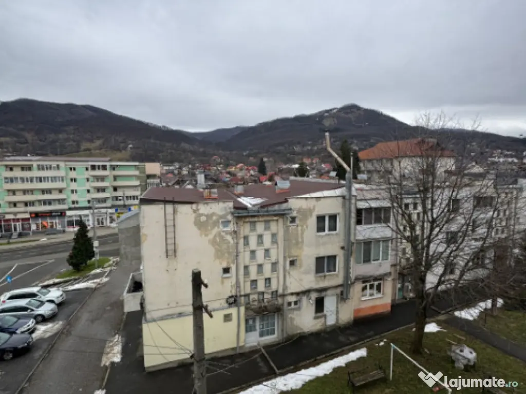 Apartament 49 mp, etaj 3/3, incalzire pardoseala, AC, Baia S