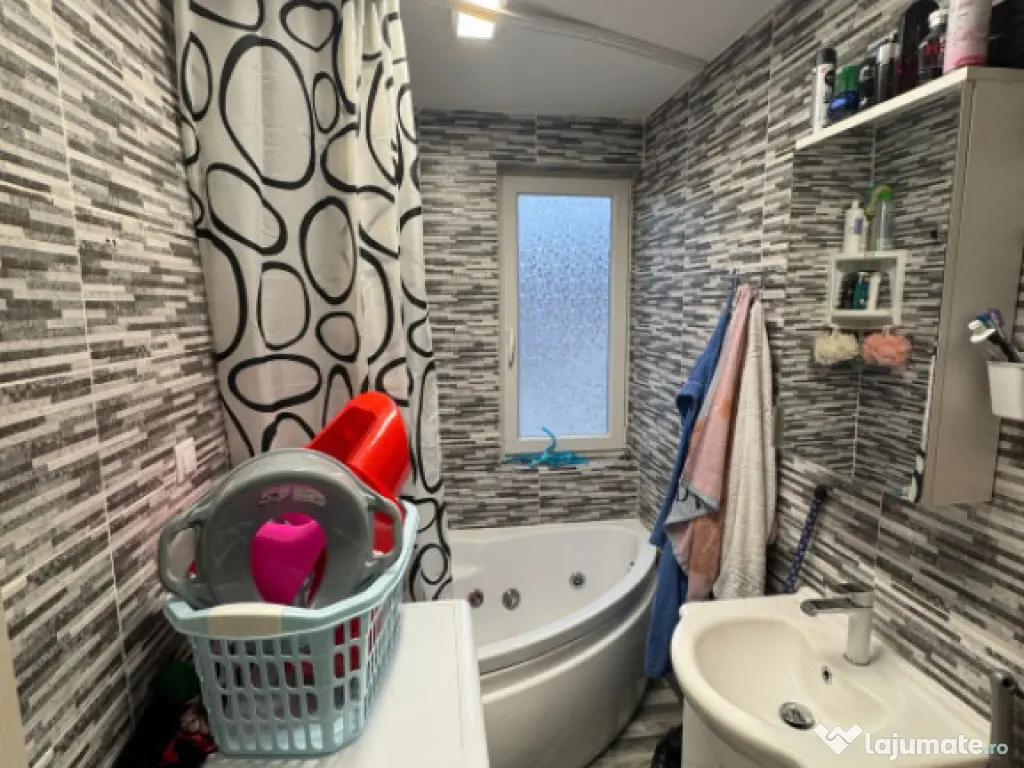 Apartament 49 mp, etaj 3/3, incalzire pardoseala, AC, Baia S