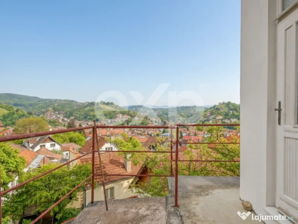 Casă cu priveliște panoramică în inima zonei Șchei –