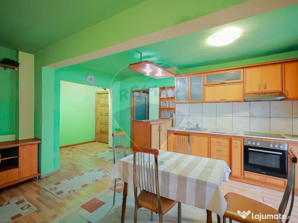 Apartament cu 4 camere, de vânzare în zona Rogerius 