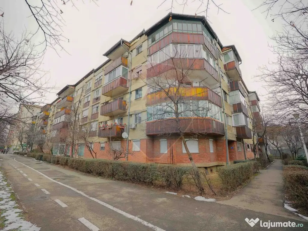 Apartament cu 4 camere, de vânzare în zona Rogerius 