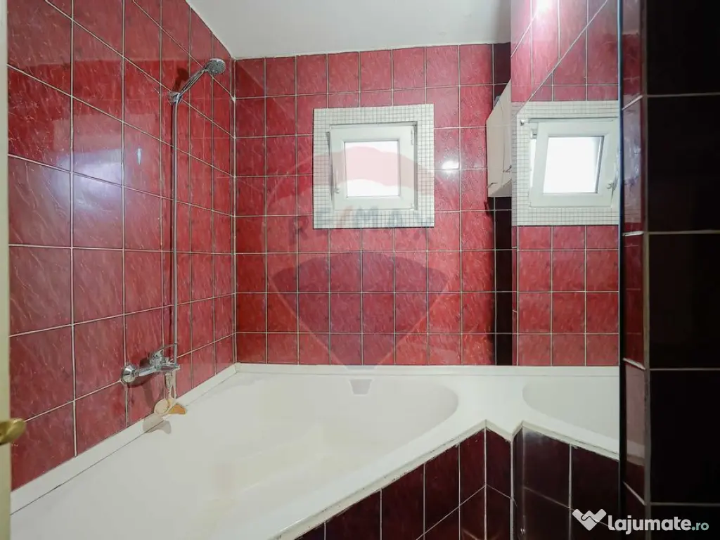 Apartament cu 4 camere, de vânzare în zona Rogerius 