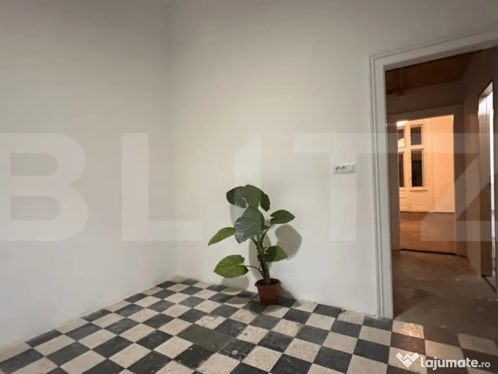 Apartament ultracentral cu o cameră, terasa de 38mp și bal