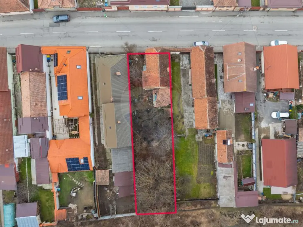 Teren intravilan 500 mp între case , construcție existe... 