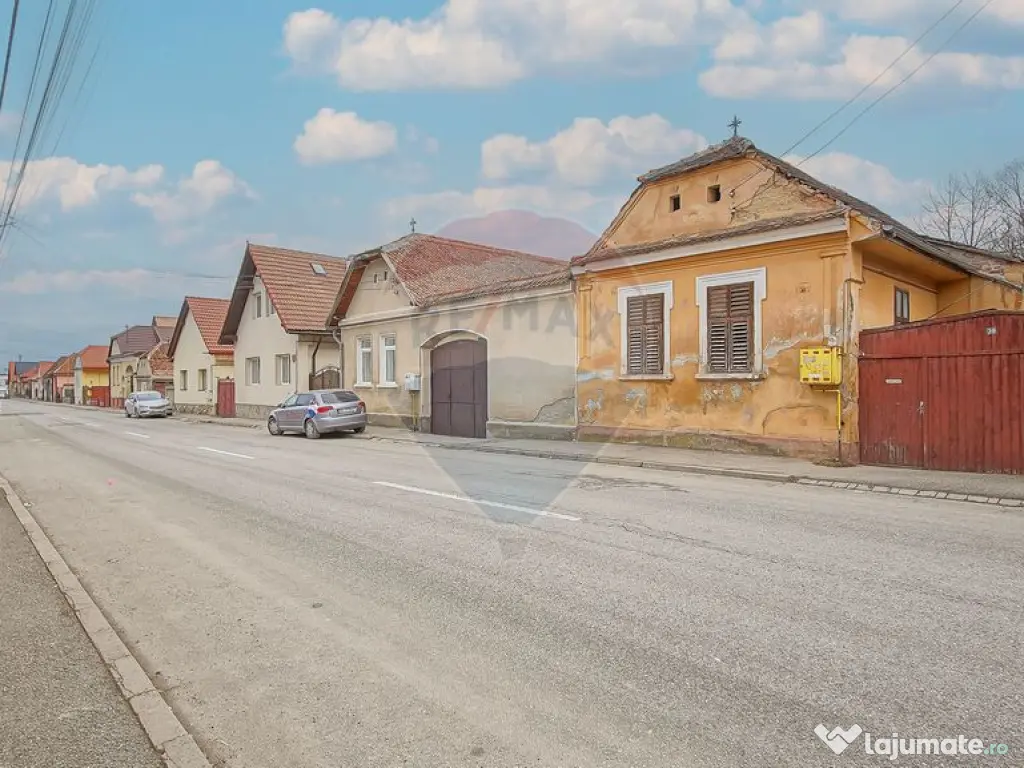 Teren intravilan 500 mp între case , construcție existe... 