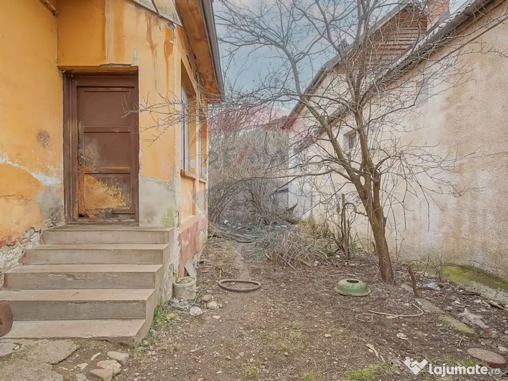 Teren intravilan 500 mp între case , construcție existe... 