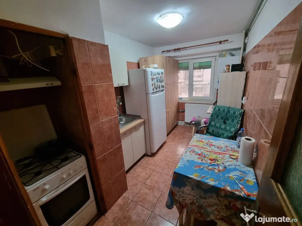 Apartament decomandat 3 cametre zona Casa de Cultura 