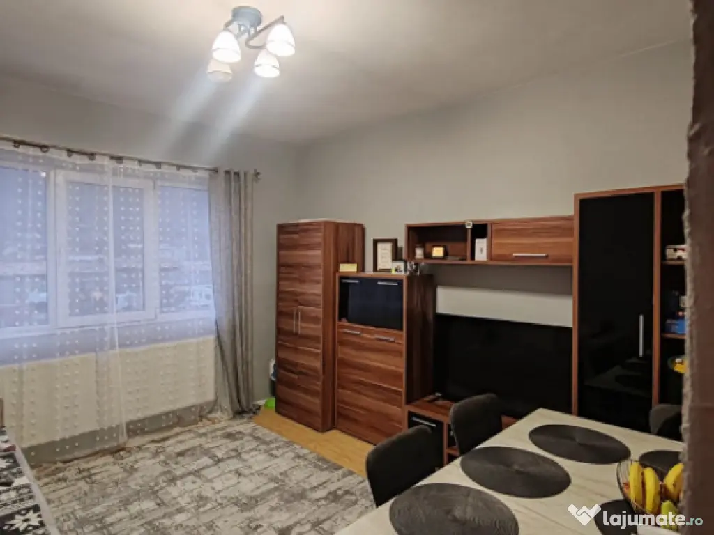Apartament 2 camere, 43 mp, zona Sasar