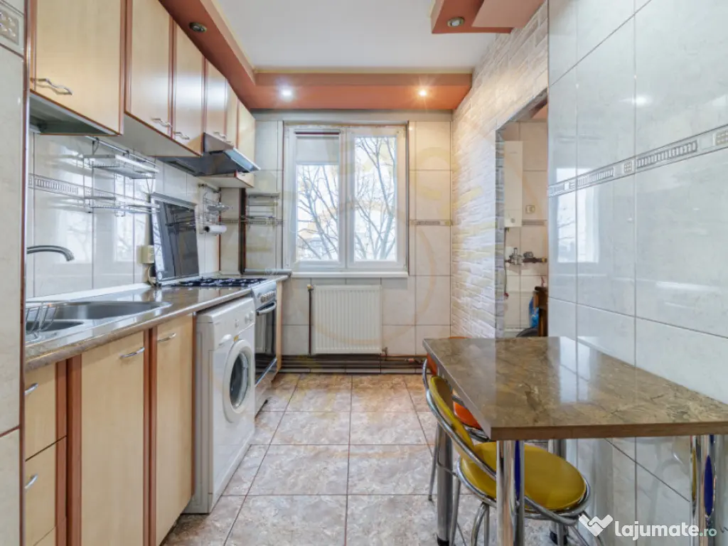 Apartament 3 camere decomandat centrala proprie