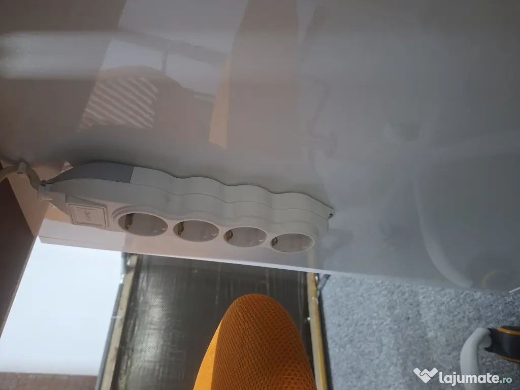 Masă Manichiură Profesională MDF Lucios – Scaun CADOU 