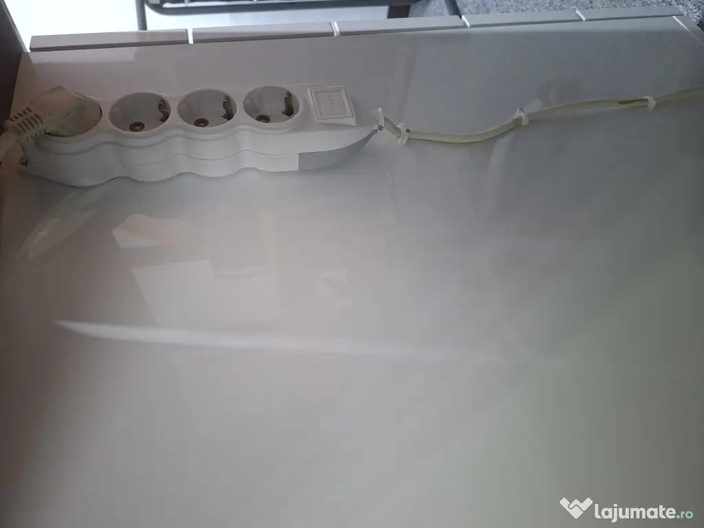 Masă Manichiură Profesională MDF Lucios – Scaun CADOU 