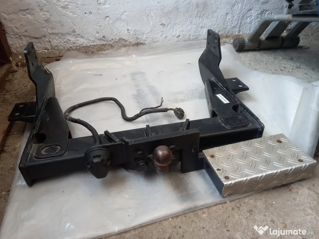 Cârlig Remorcare Ford Transit Furgon BOSAL (2018) – 3500kg + Kit Electric