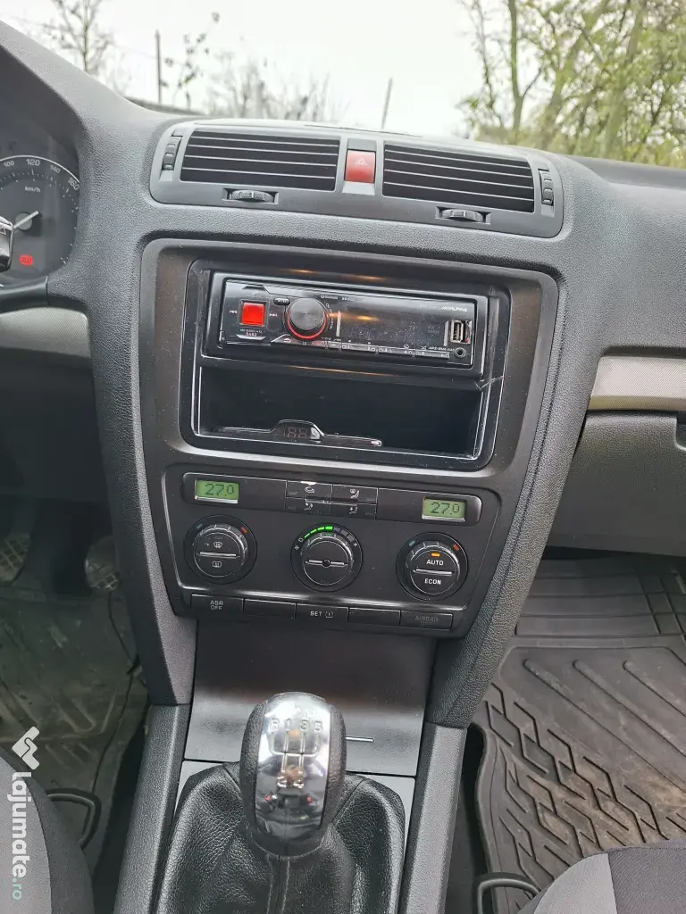 Vând octavia 2 - 2005 - GPL - 2000€ 