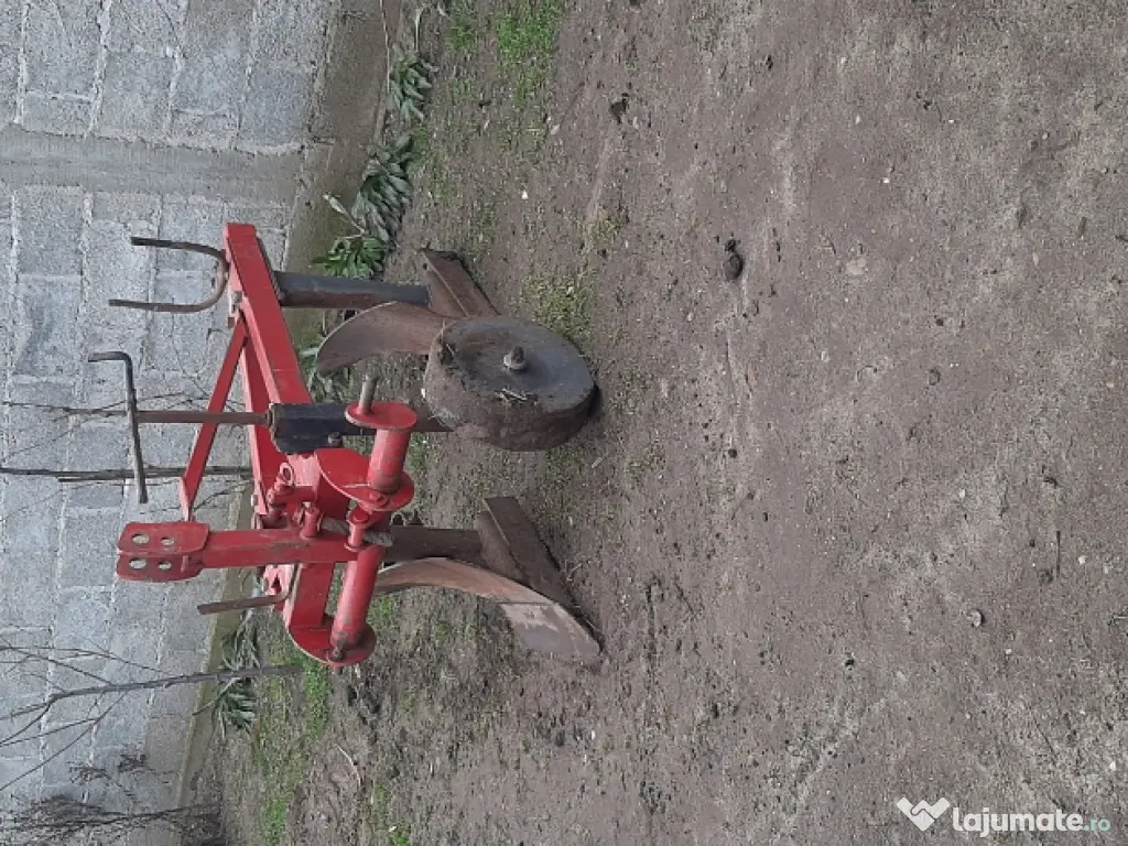 Teren intravilan de vanzare. 