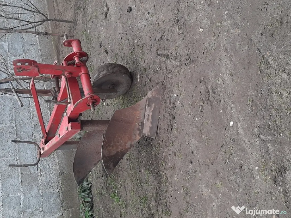 Teren intravilan de vanzare. 