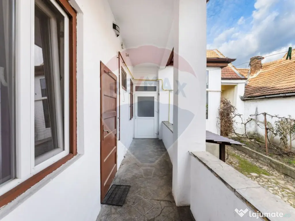 Casă cu 3 camere + teren 342 mp de vânzare - zona Boul ... 