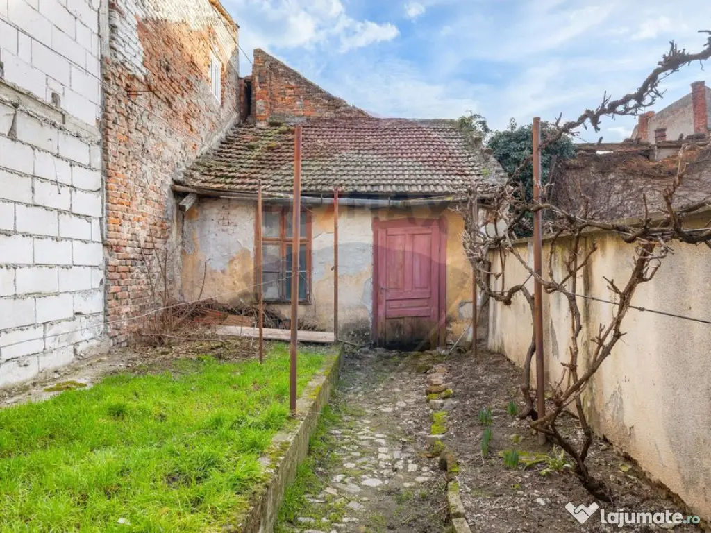 Casă cu 3 camere + teren 342 mp de vânzare - zona Boul ... 