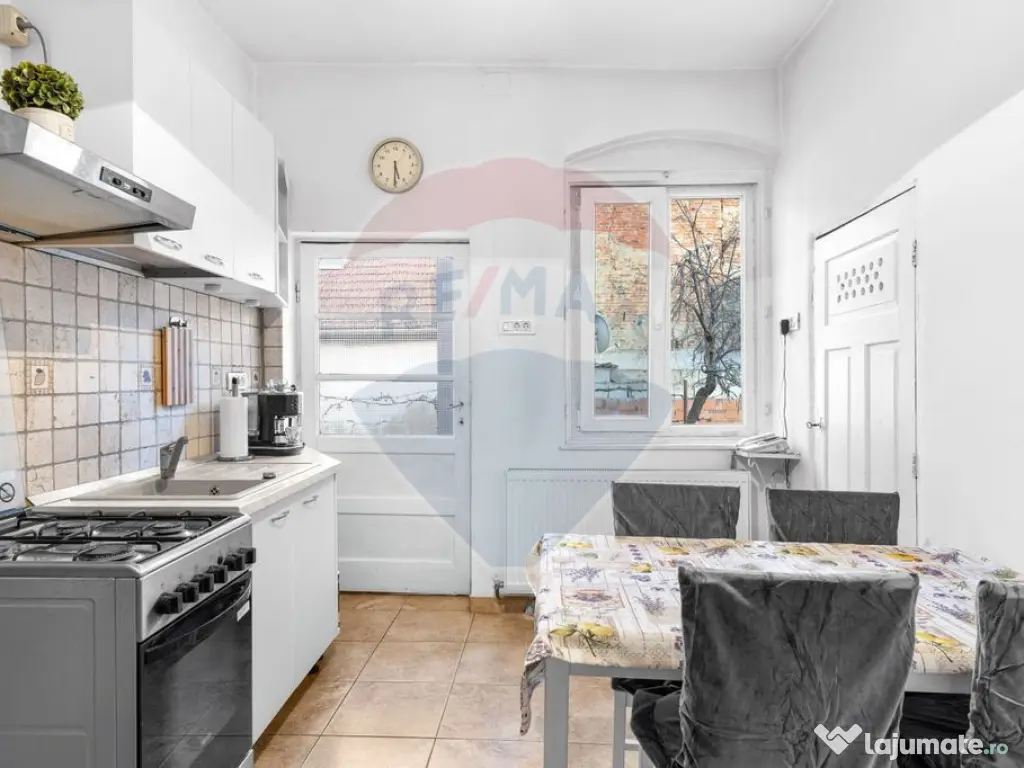 Casă cu 3 camere + teren 342 mp de vânzare - zona Boul ... 