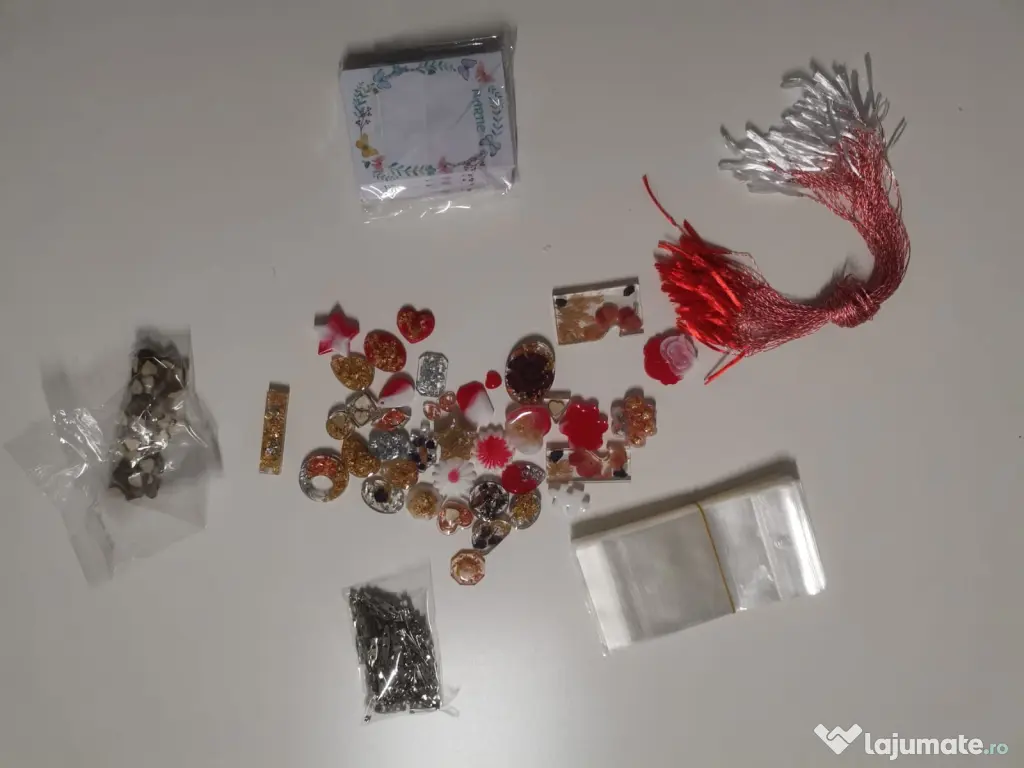 Mărțișoare Handmade - Rășină Flori Naturale & Foiță Aur - Resinuum 