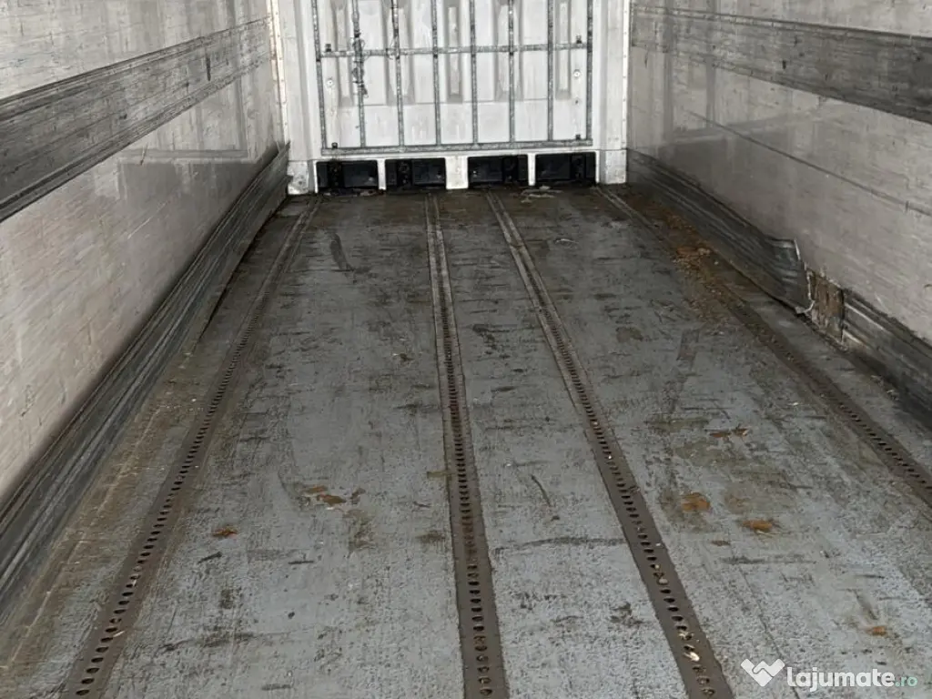 Vând semiremorcă frigorifică