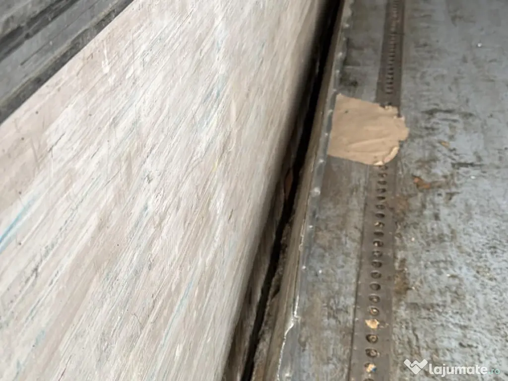 Vând semiremorcă frigorifică