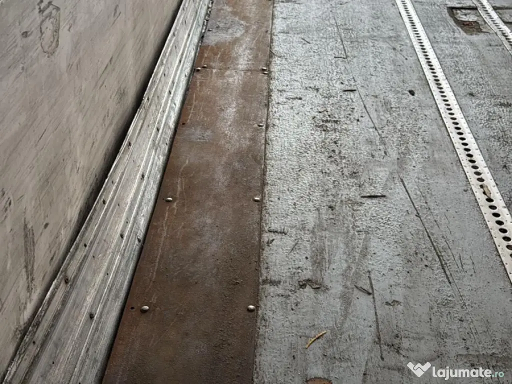 Vând semiremorcă frigorifică