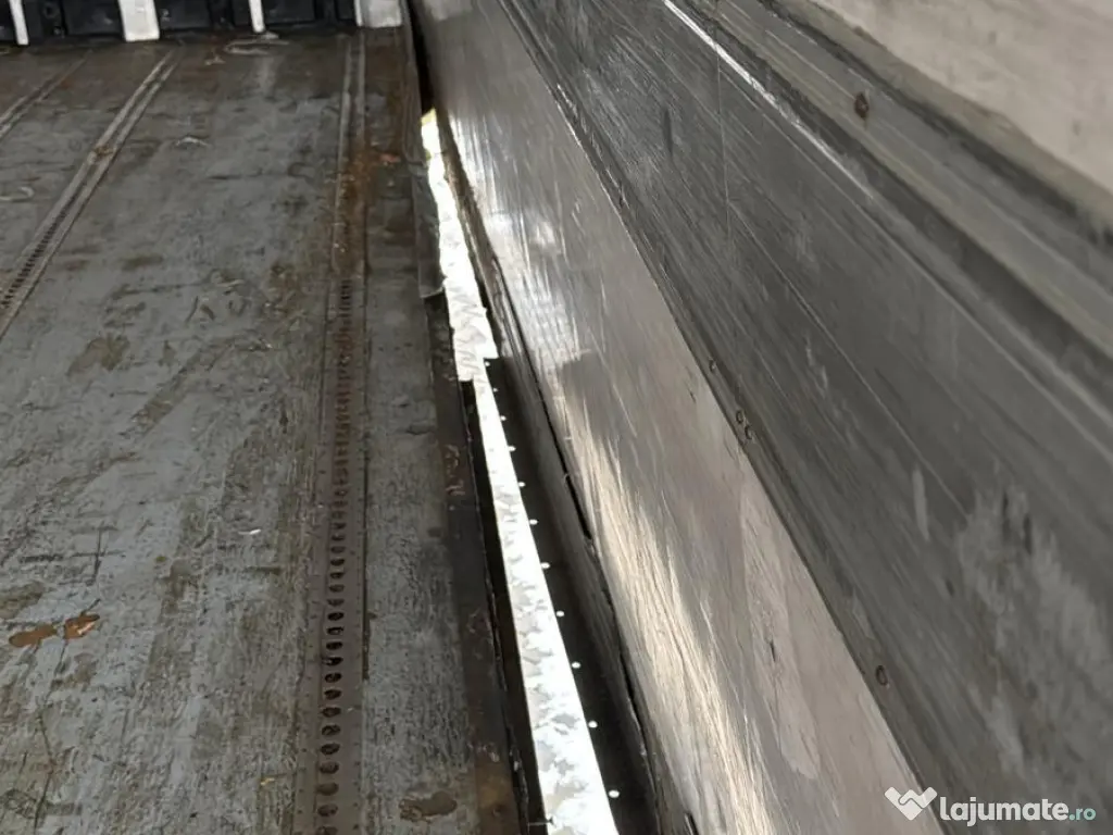 Vând semiremorcă frigorifică