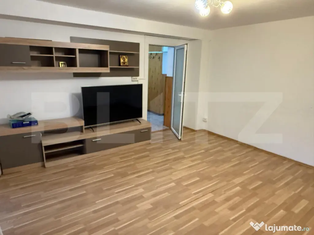 Apartament 3 camere, decomandat, mobilat, utilat, parcare si