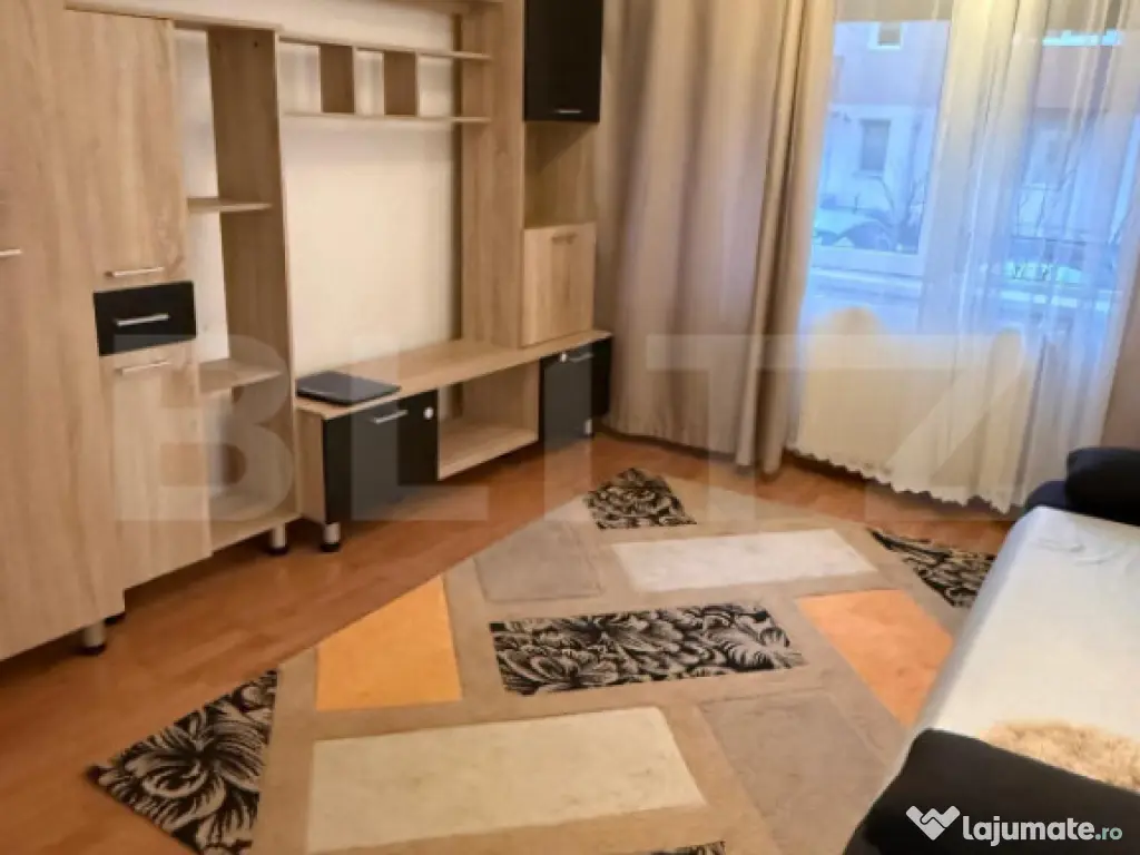 Apartament 3 camere, decomandat, mobilat, utilat, parcare si