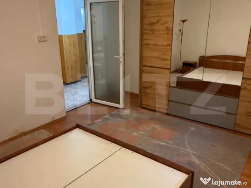 Apartament 3 camere, decomandat, mobilat, utilat, parcare si