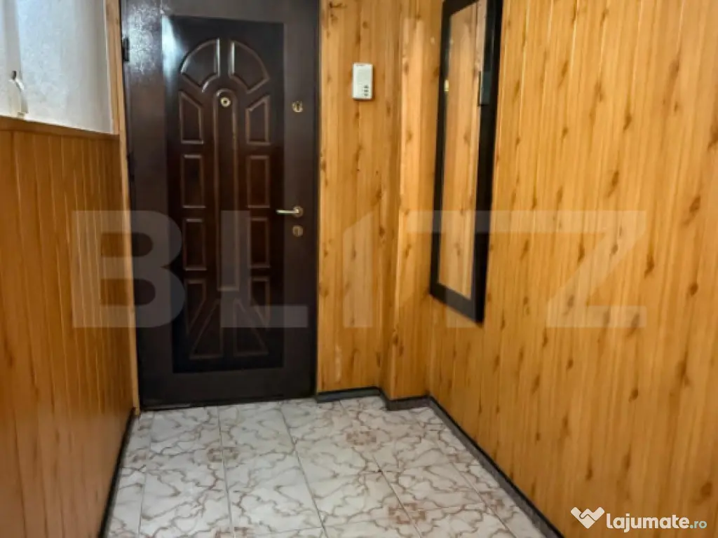 Apartament 3 camere, decomandat, mobilat, utilat, parcare si