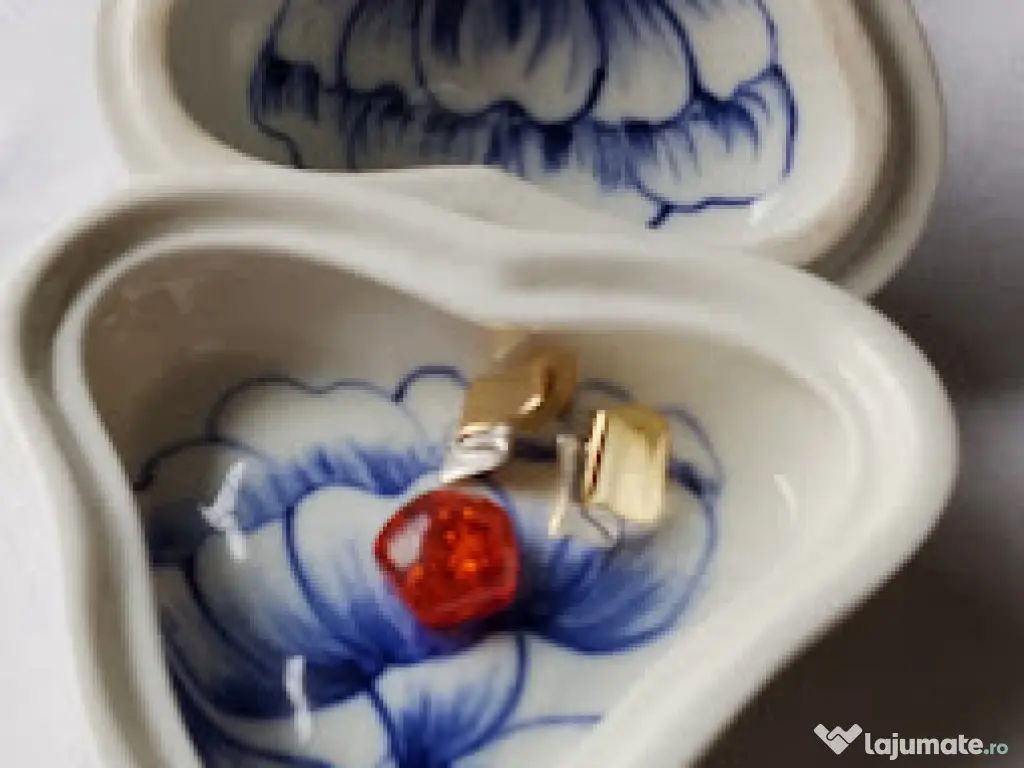 Titlu: Cutie bijuterii porțelan Cero Cluj - Formă inimă, pictată manual