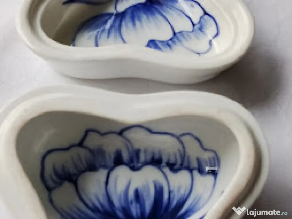 Titlu: Cutie bijuterii porțelan Cero Cluj - Formă inimă, pictată manual