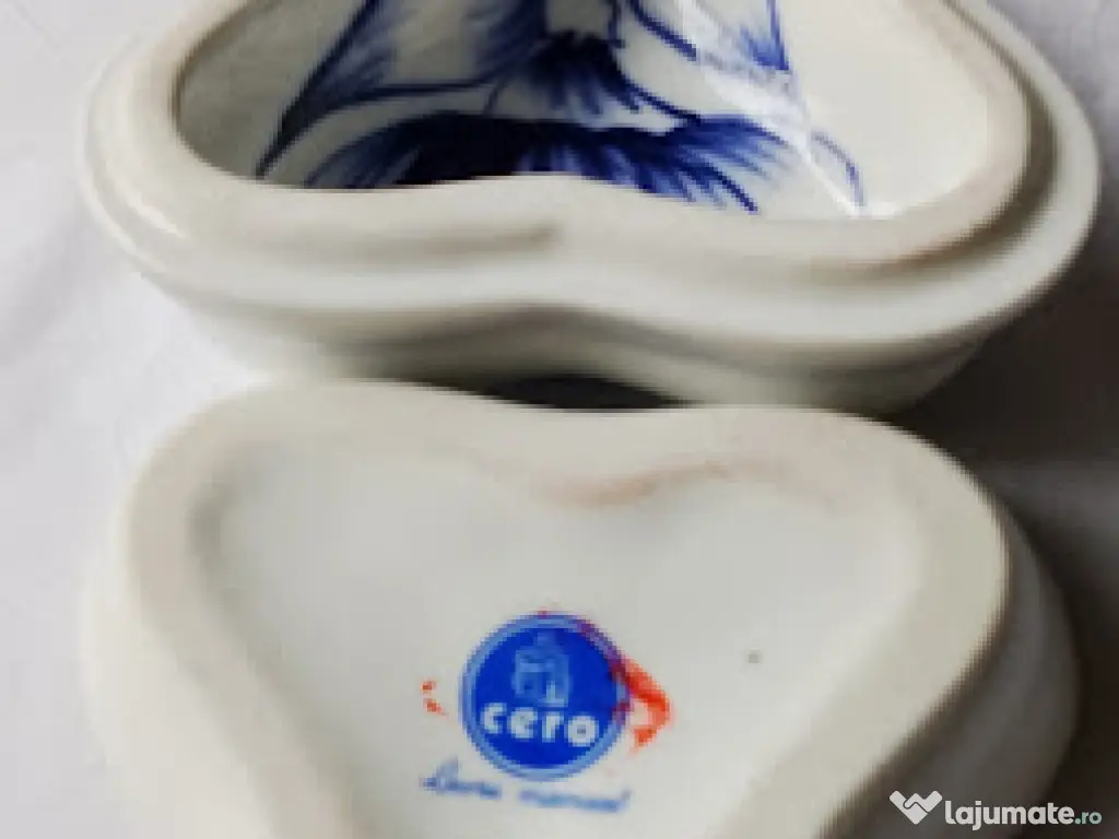 Titlu: Cutie bijuterii porțelan Cero Cluj - Formă inimă, pictată manual