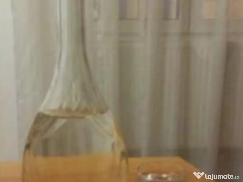 Tuica de tara, din struguri 