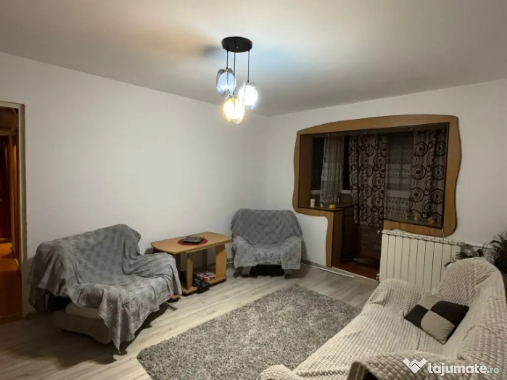 Apartament 3 camere etaj 2 