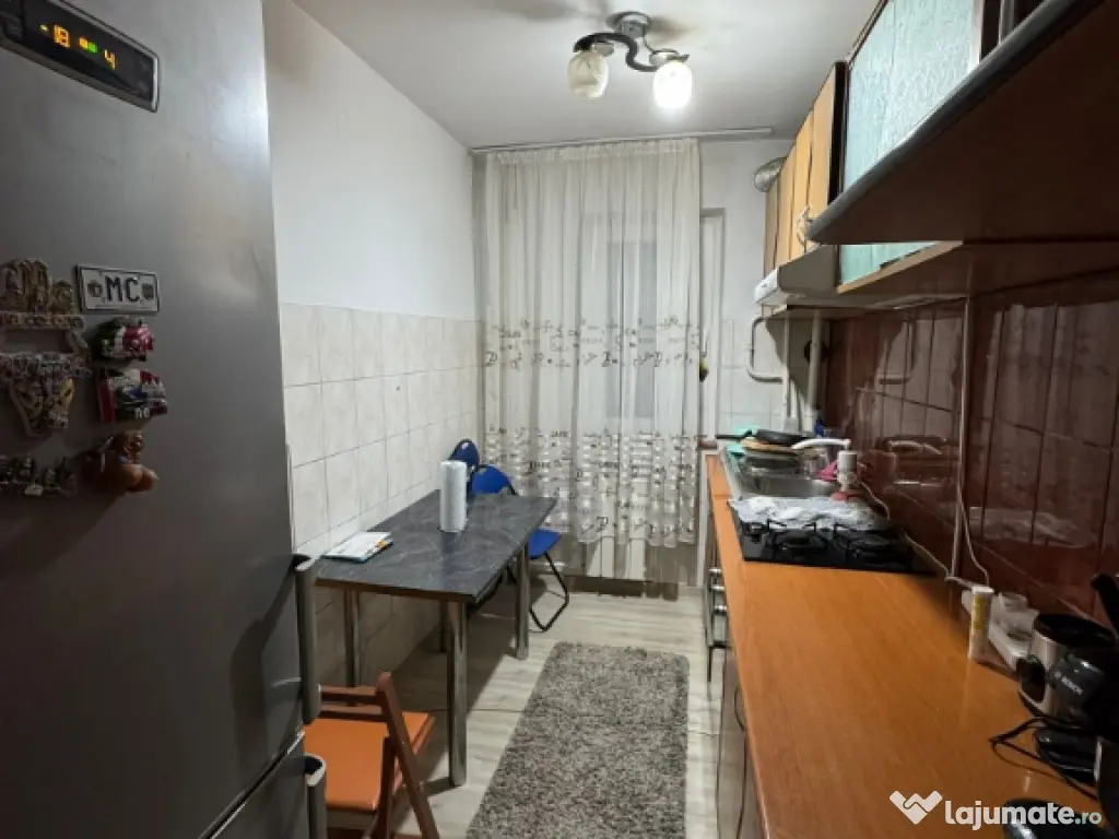 Apartament 3 camere etaj 2 