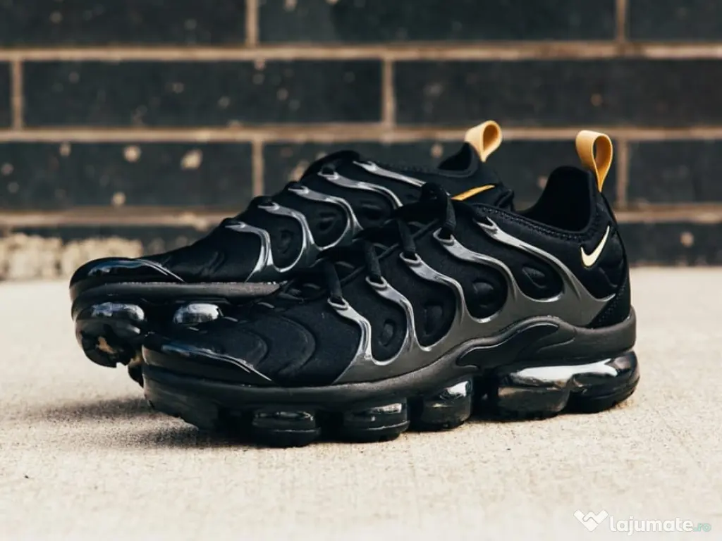 nike vapormax plus negru auriu