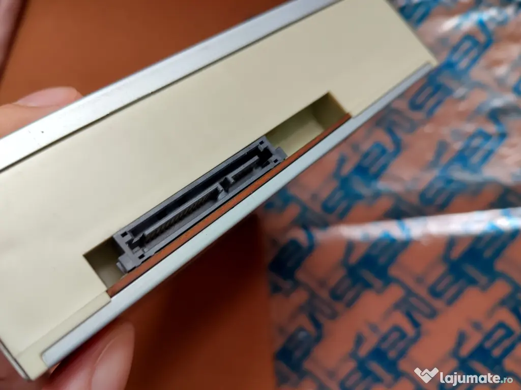 DVD-RW intern ASUS DRW-24F1ST SATA - citește și scrie DVD/CD