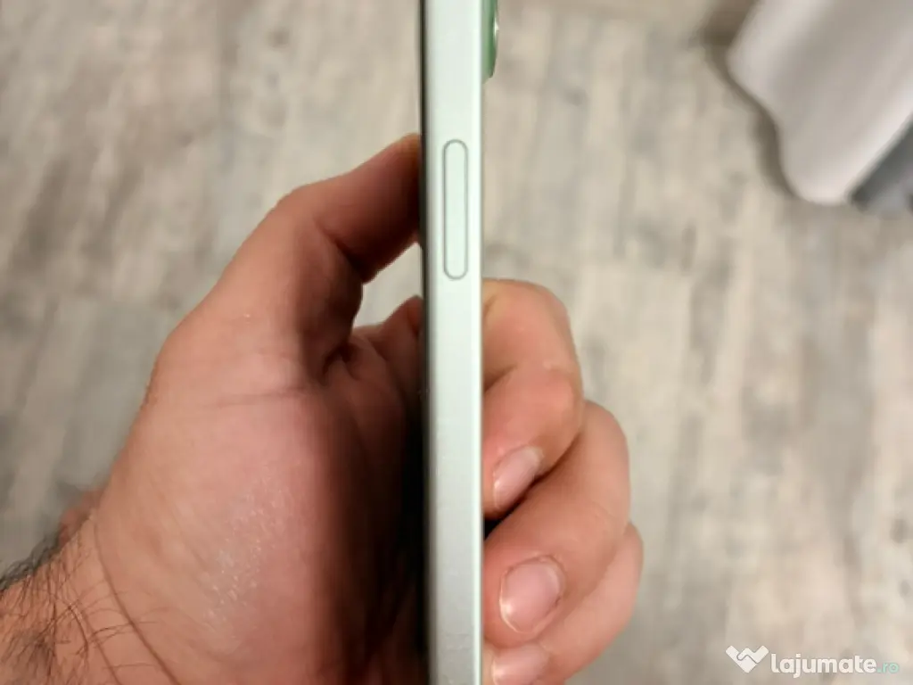 iPhone 15 green impecabil