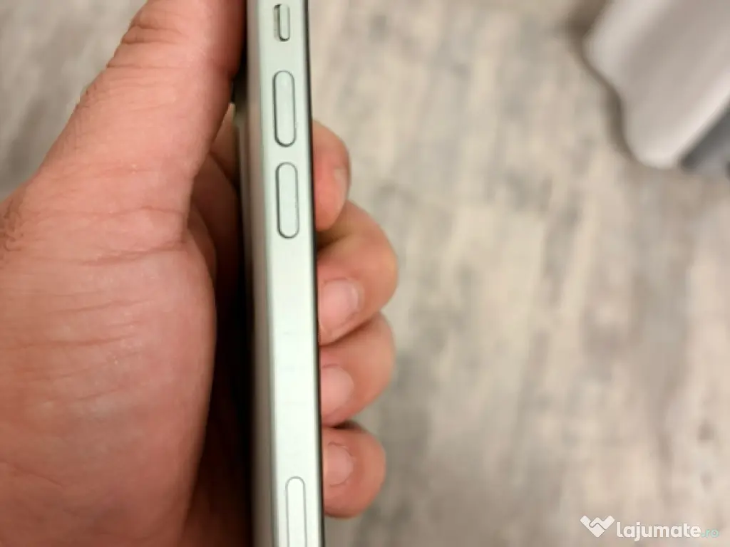 iPhone 15 green impecabil