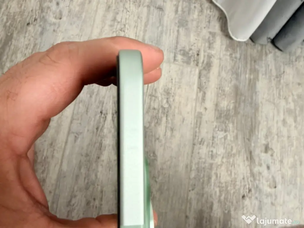 iPhone 15 green impecabil