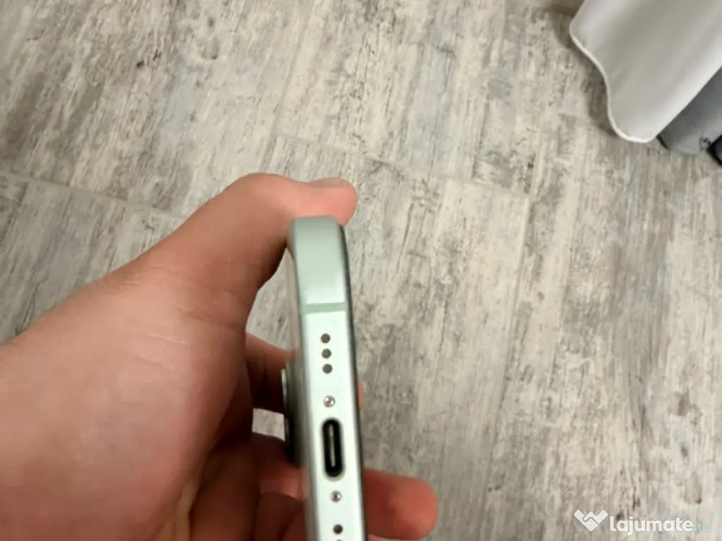 iPhone 15 green impecabil