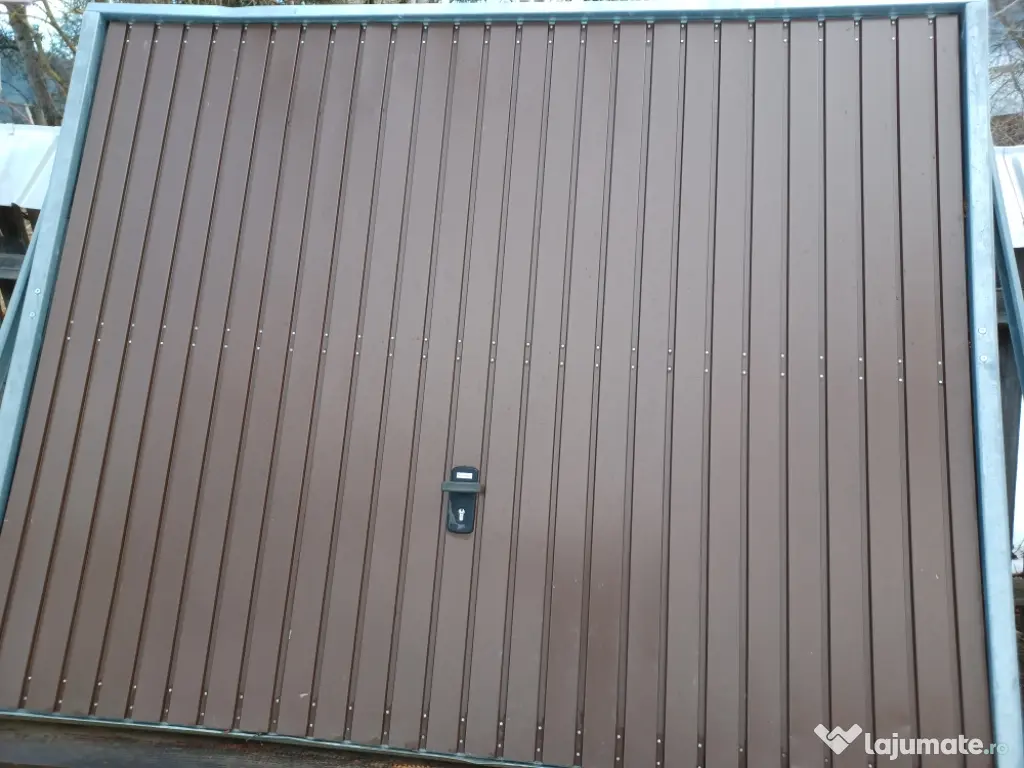 Vând ușa de garaj 