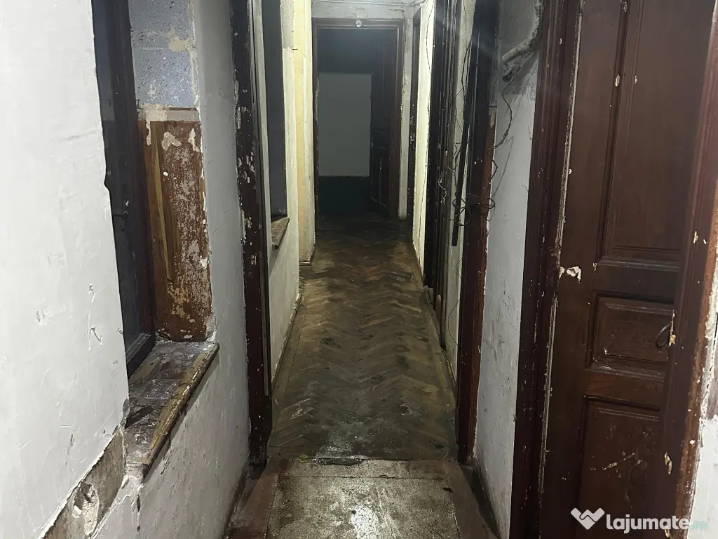 Apartament 3 camere 80,40 mp decomandat Vila veche tip bloc