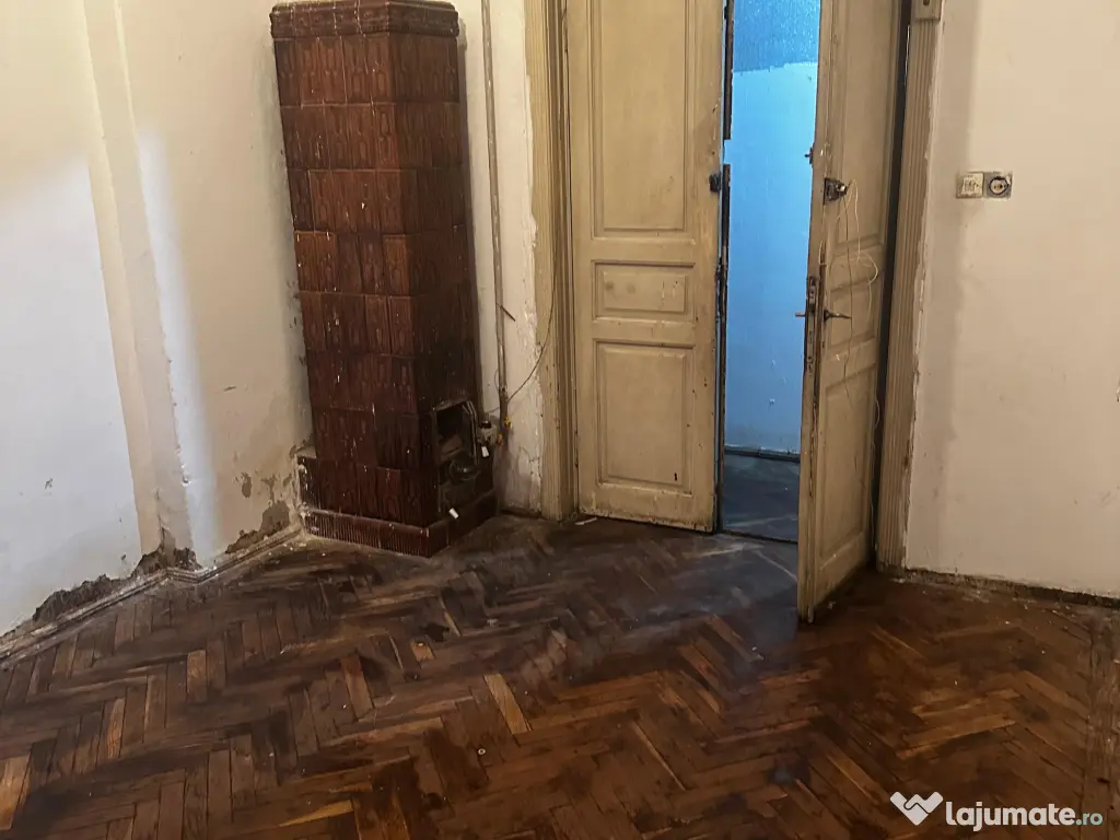 Apartament 3 camere 80,40 mp decomandat Vila veche tip bloc