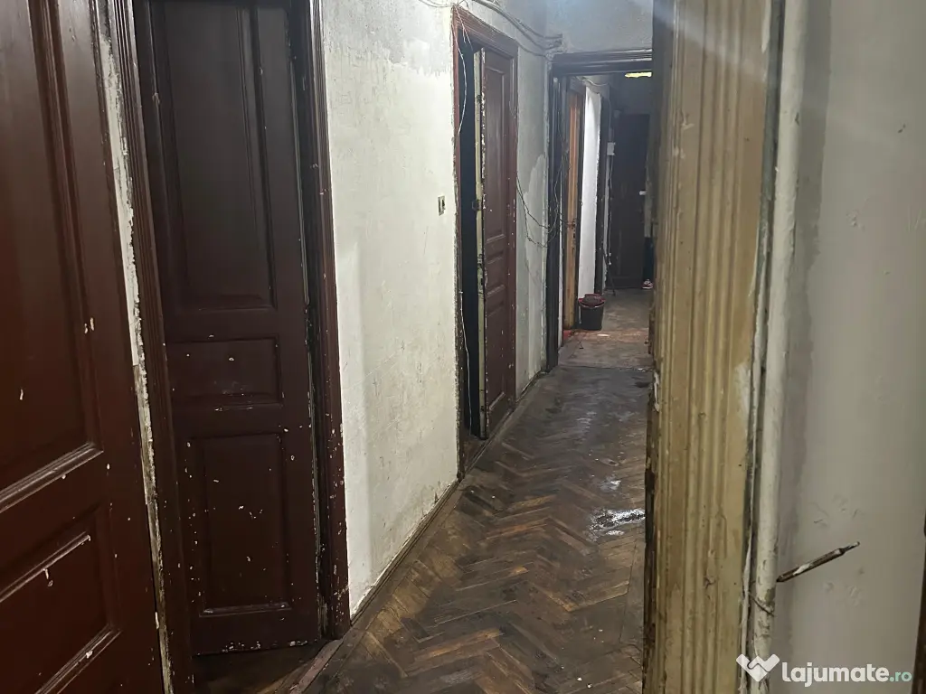 Apartament 3 camere 80,40 mp decomandat Vila veche tip bloc