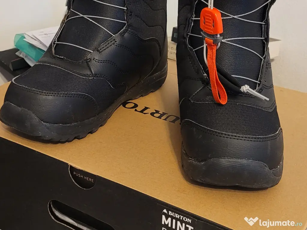 boots BURTON mint boa black marimea 38 