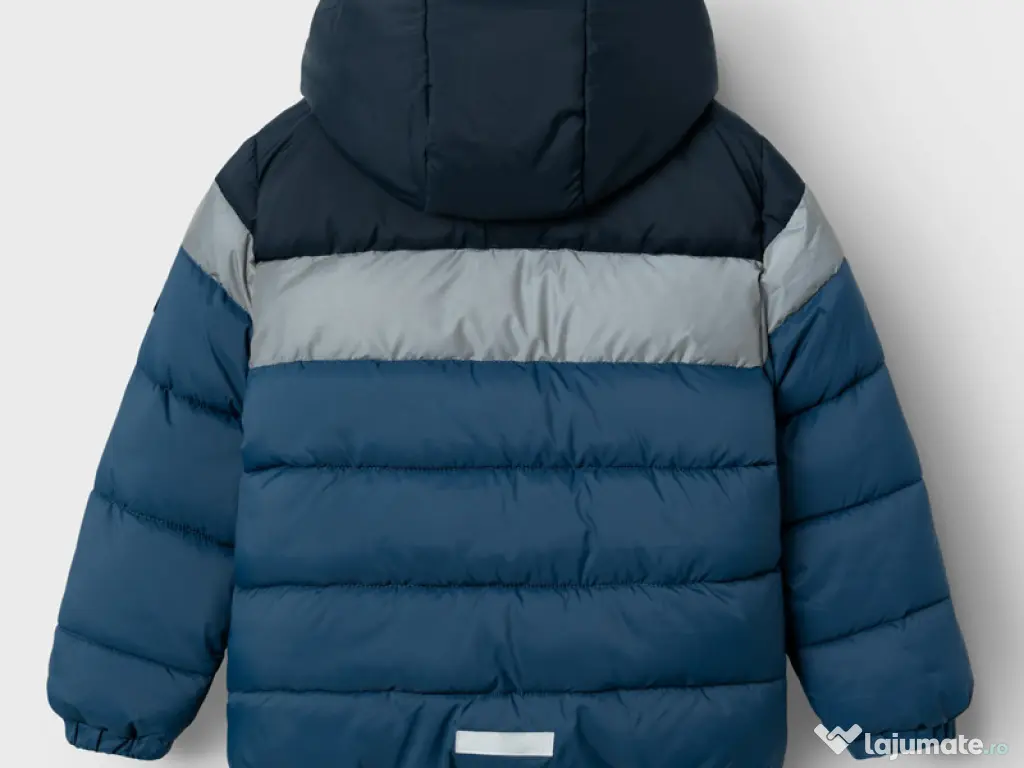 Geaca de iarna copii baieti colorata cu albastru folosita putin deteriorata