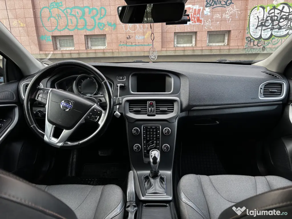 Volvo V40 Cross Country D3, 2.0 diesel, automat, 2015, Euro 6, TVA deductibil 